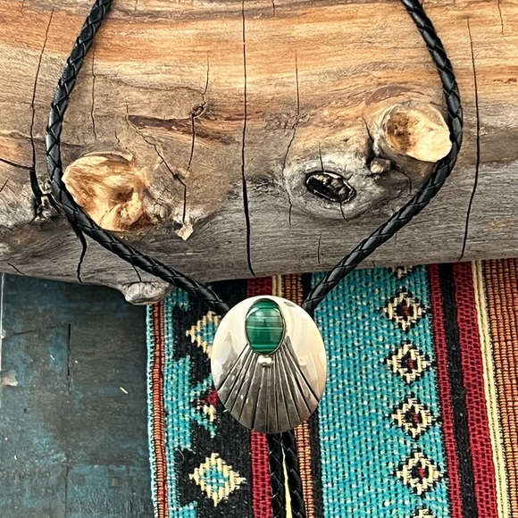 Vintage Native American Sterling Silver Malachite Bolo Tie - Picture 7 of 11
